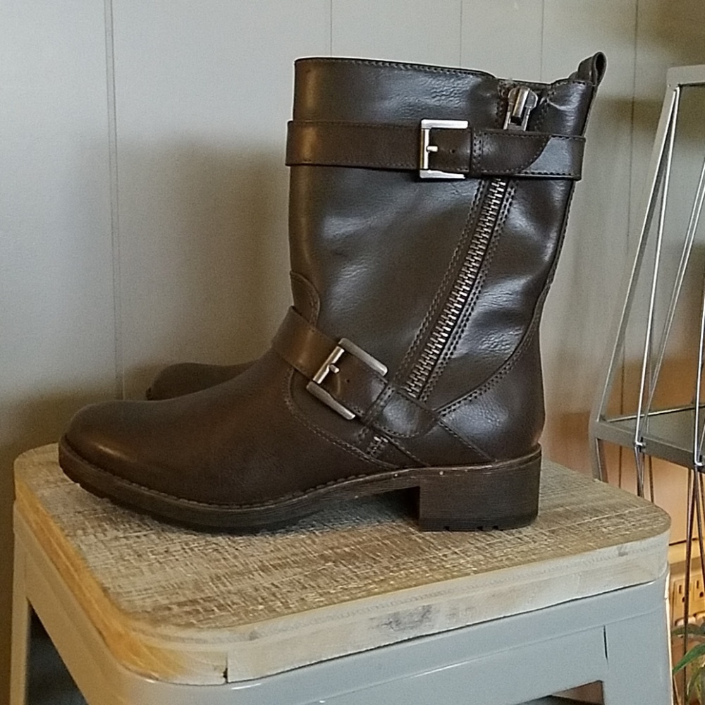Super cute Bass side zipper boots